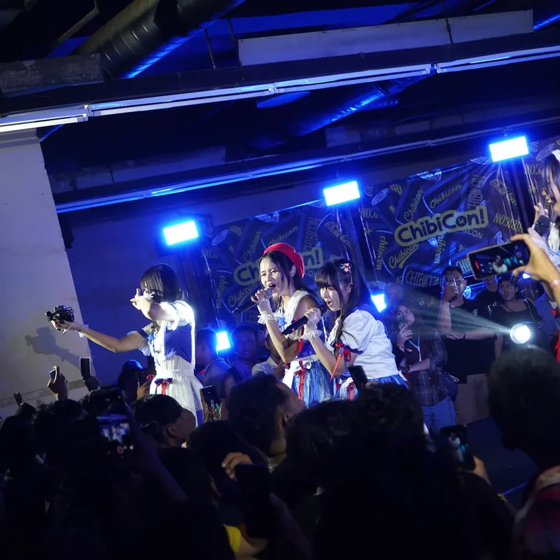 Penampilan di panggung utama Chibicon