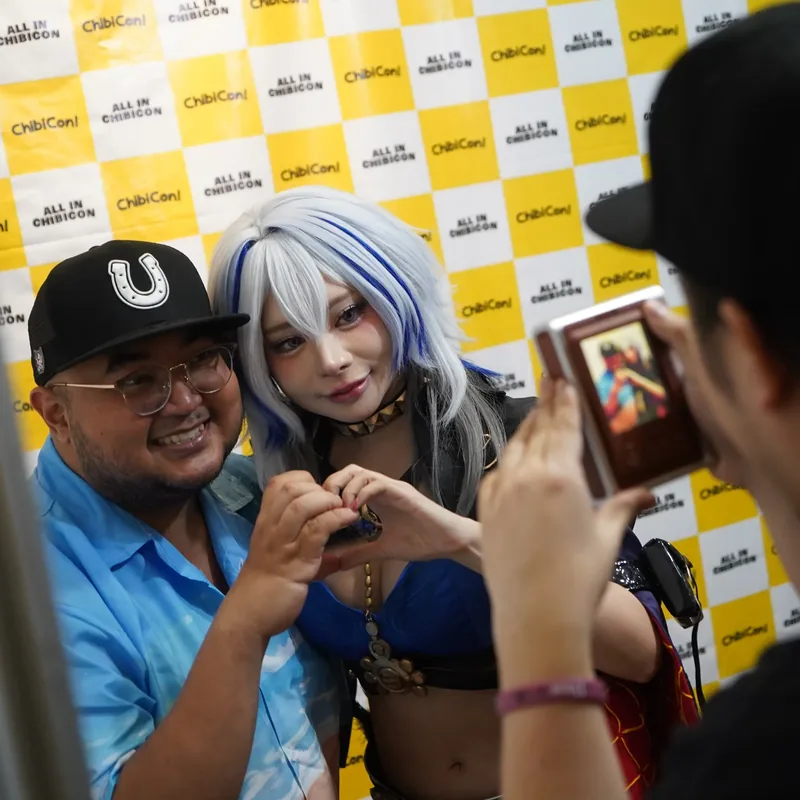 Pengunjung berfoto bersama di Chibicon